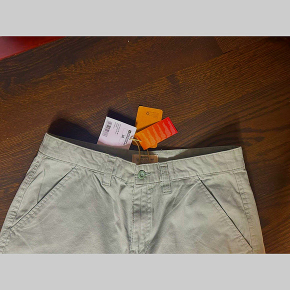 NWT~ Mountain Warehouse Take A Break Mens Shorts Light Green ~ 30 - Picture 3 of 3
